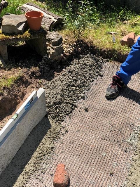 Randsteine mit Gartenbeton einbetoniert