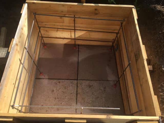 Bau der Schalung für die Überwinterungsgrube